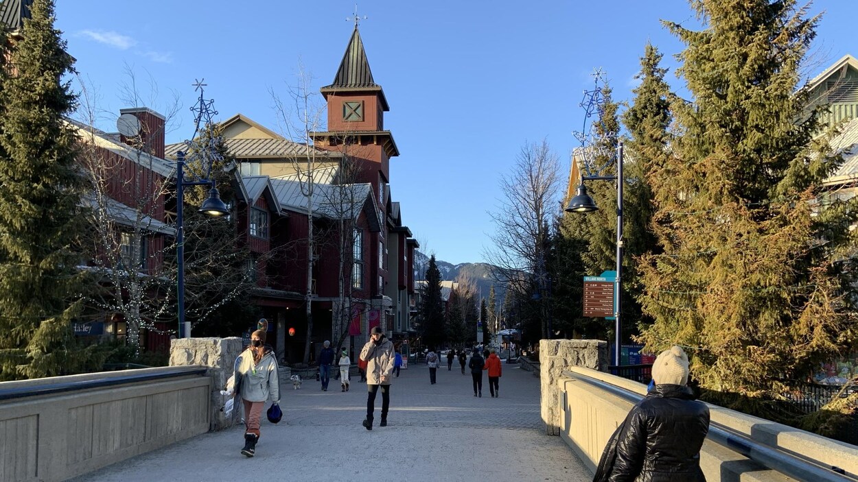 Des codes QR frauduleux retirés de plusieurs stationnements à Whistler