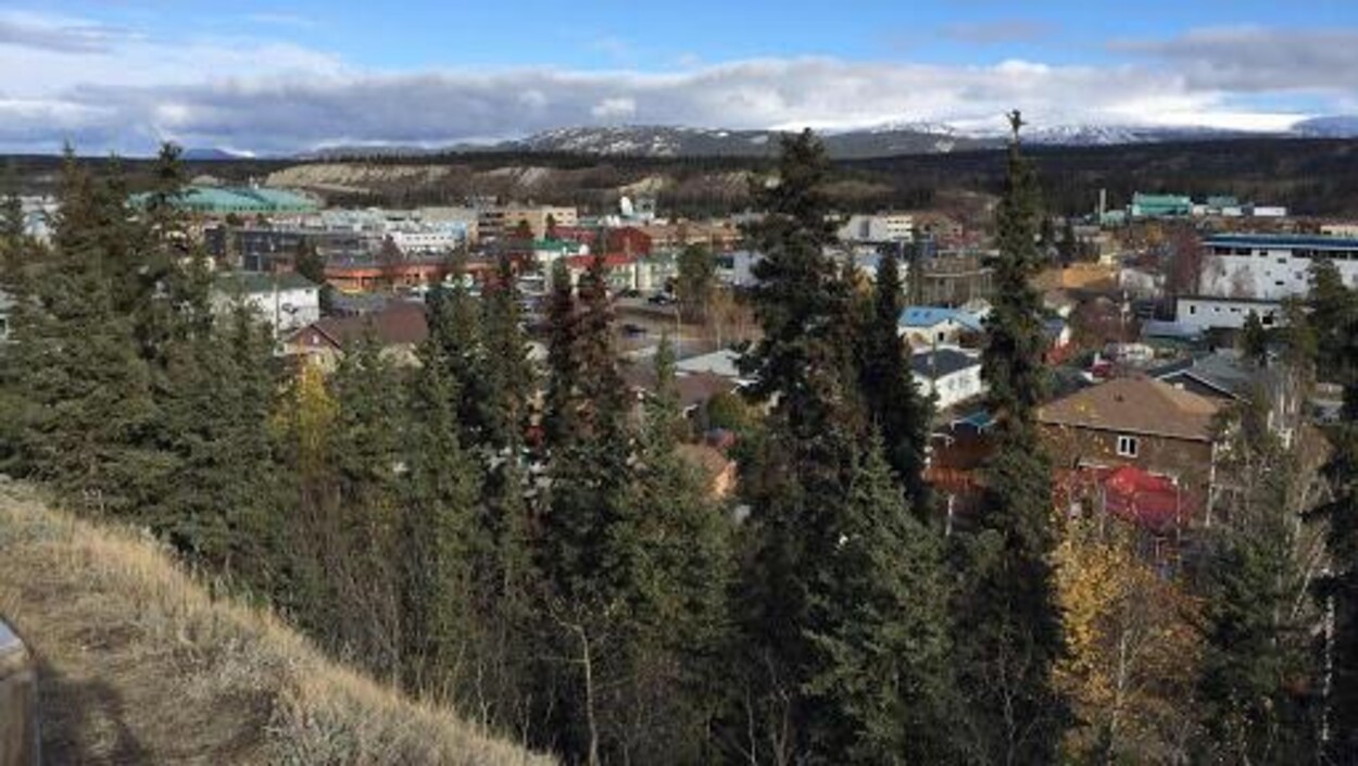 Whitehorse vue depuis les hauteurs de la ville Whitehorse vue depuis les hauteurs de la ville