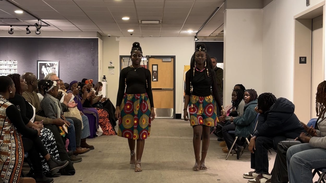 Au CCFM, de jeunes afrodescendants défilent fièrement avec leurs « couronnes »