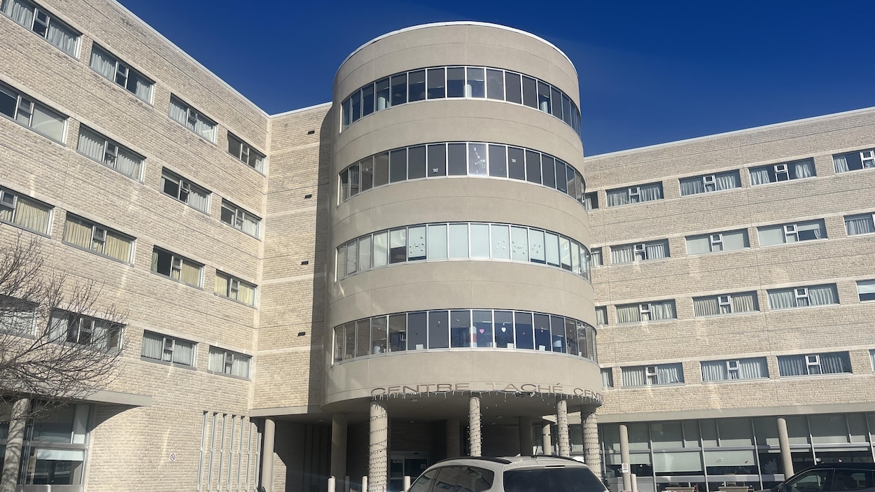 La province donne 3 ans de plus aux hôpitaux et maisons de santé pour mettre des gicleurs
