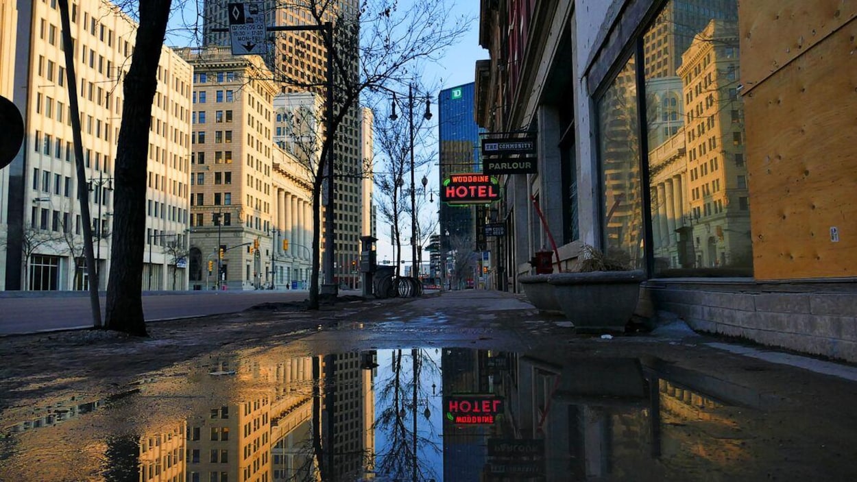 Une rue de Winnipeg où on ne voit personne.