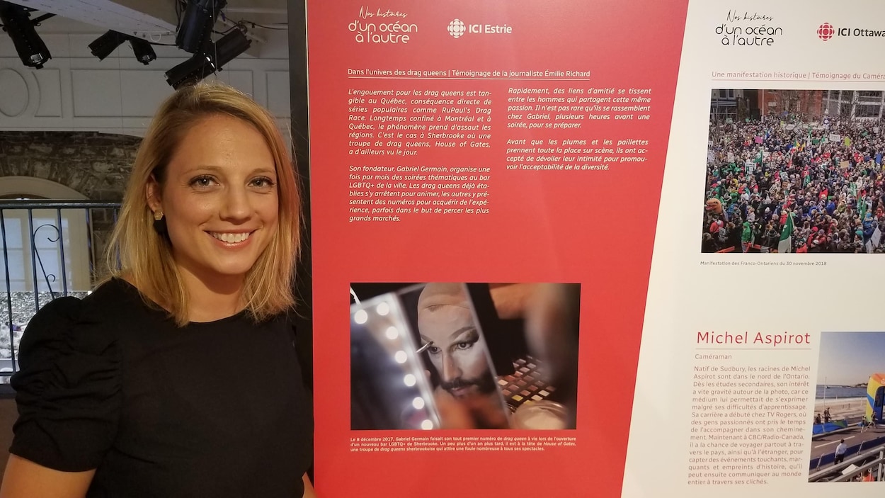 Émilie Richard devant ses photographies au World Press Photo de Montréal, le 27 août 2019.