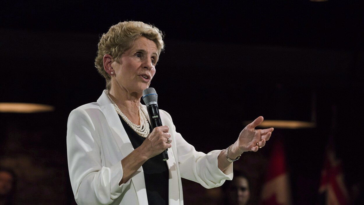 La première ministre de l'Ontario Kathleen Wynne lors d'une réunion publique le 20 novembre 2017.