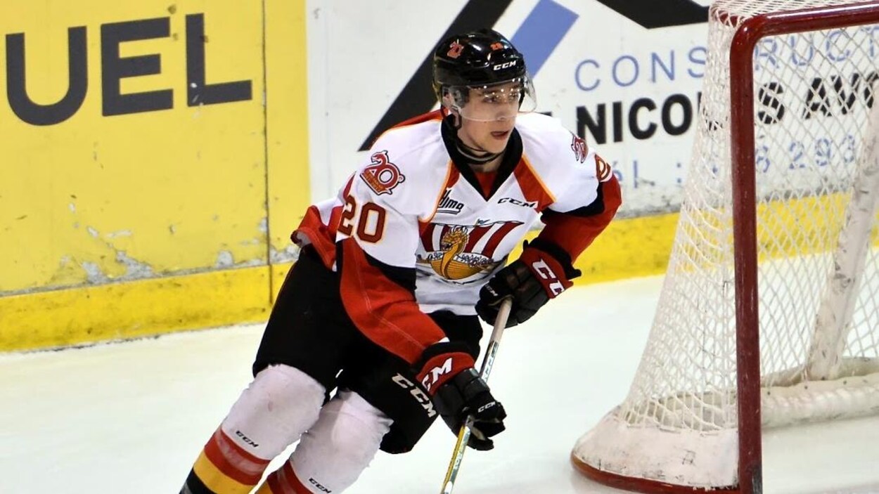 Xavier Bouchard joue pour le Drakkar de Baie-Comeau.