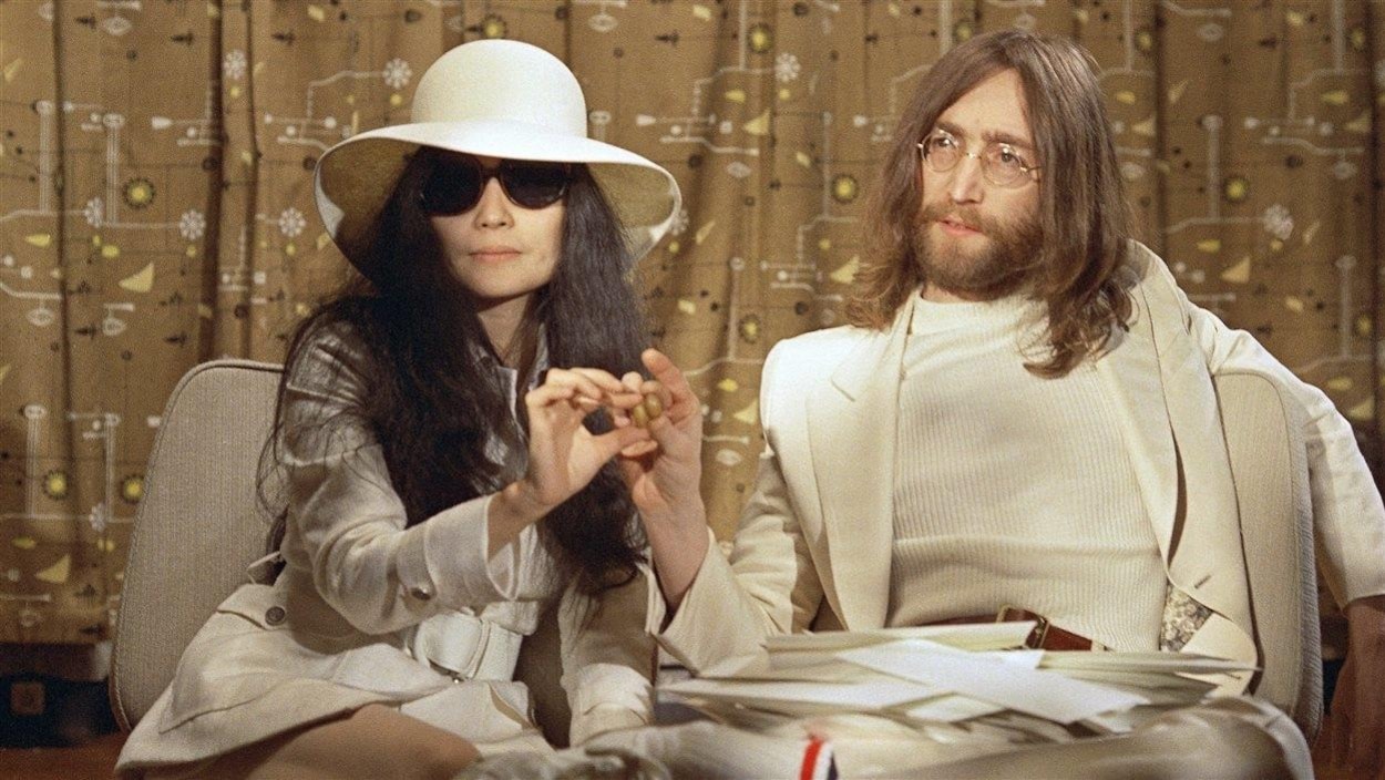 Yoko Ono et John Lennon en 1969 Yoko Ono et John Lennon en 1969