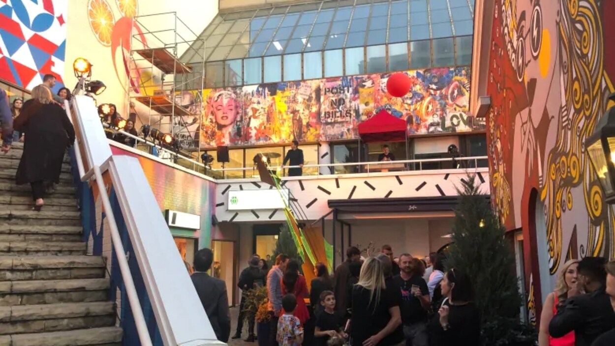 Des murales colorées.