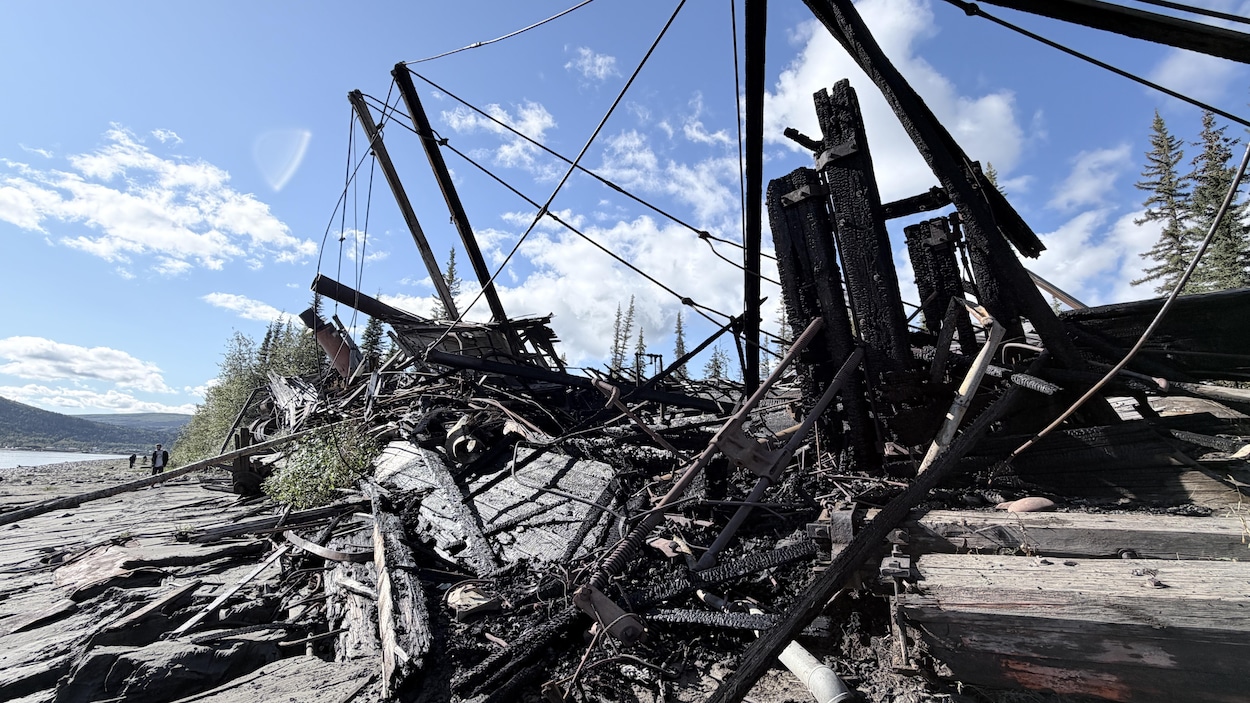 Au Yukon, un incendie endommage un cimetière de bateaux historique