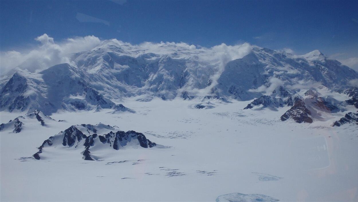 Deux Fois Plus Dalpinistes Sur Le Plus Haut Sommet Du