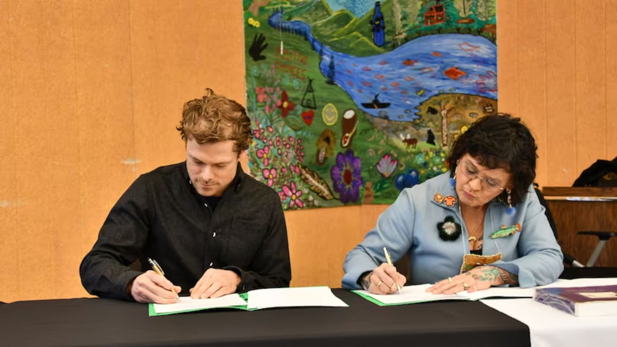 Une minière et la Première Nation Na-Cho Nyäk Dun signent un protocole de consentement