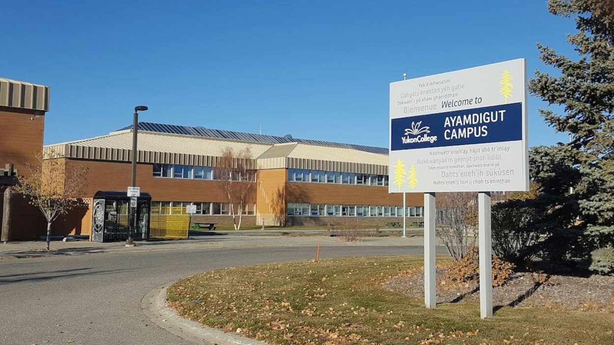 Le campus Aymdigut du Yukon College.