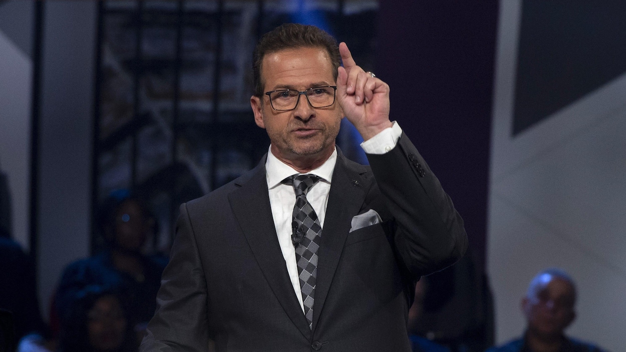 Yves-François Blanchet sur le plateau du débat en anglais.