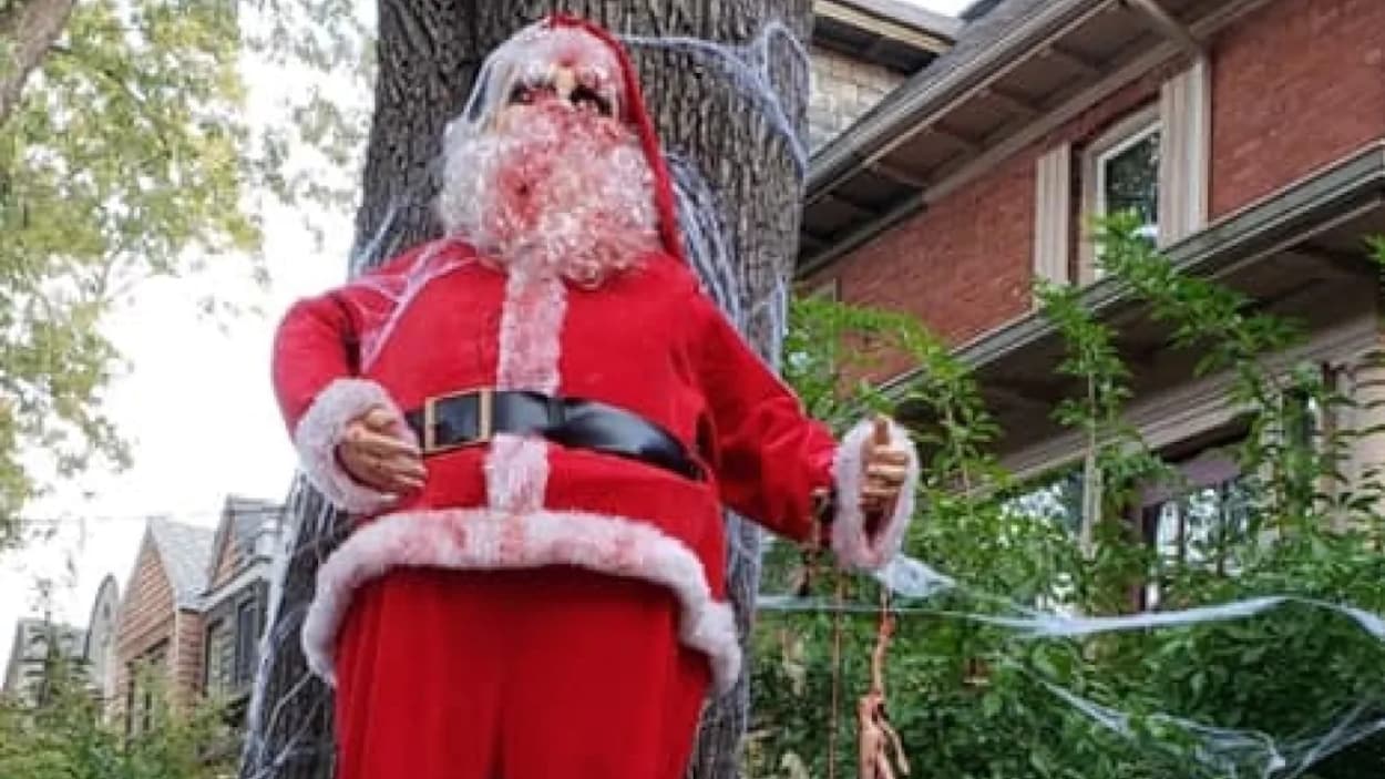 Une Torontoise se fait voler son père Noël zombie | Radio-Canada.ca