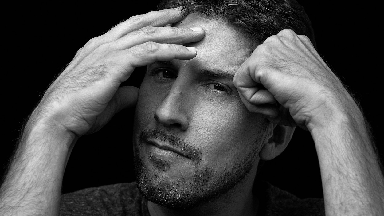 Portrait en noir et blanc de David Goudreault.