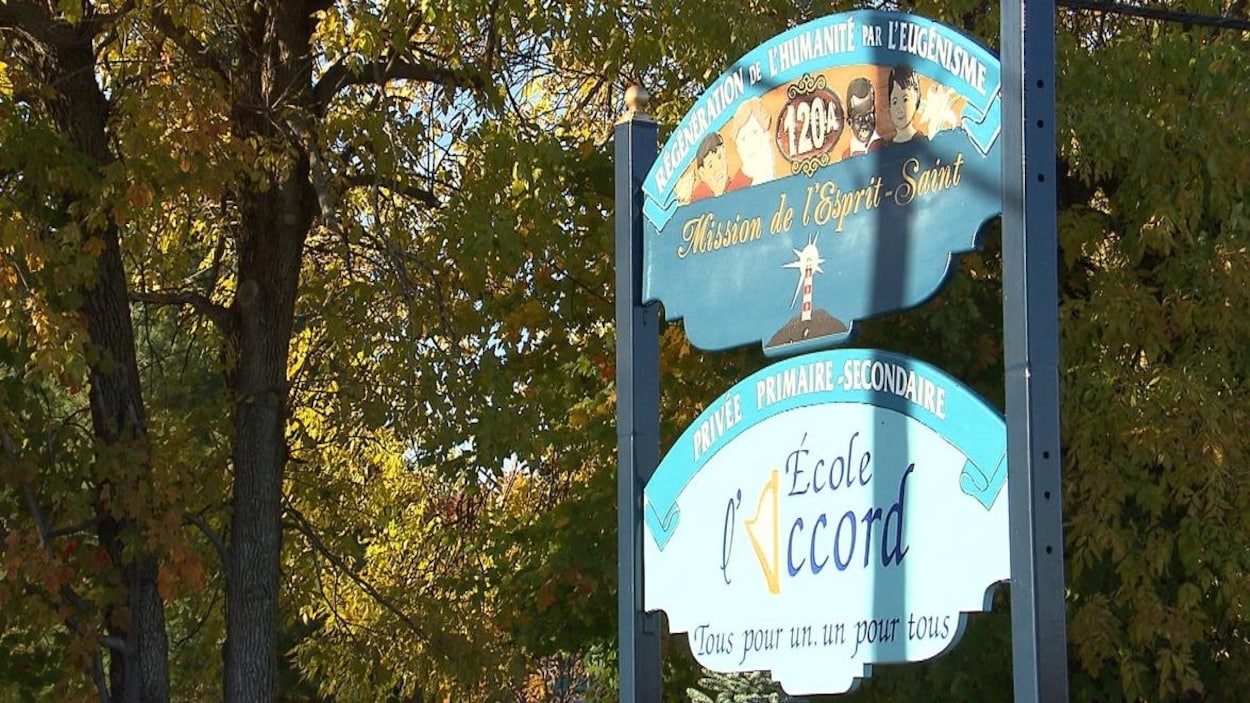 Pancarte de l'École l'Accord, de la Mission de l'Esprit-Saint.