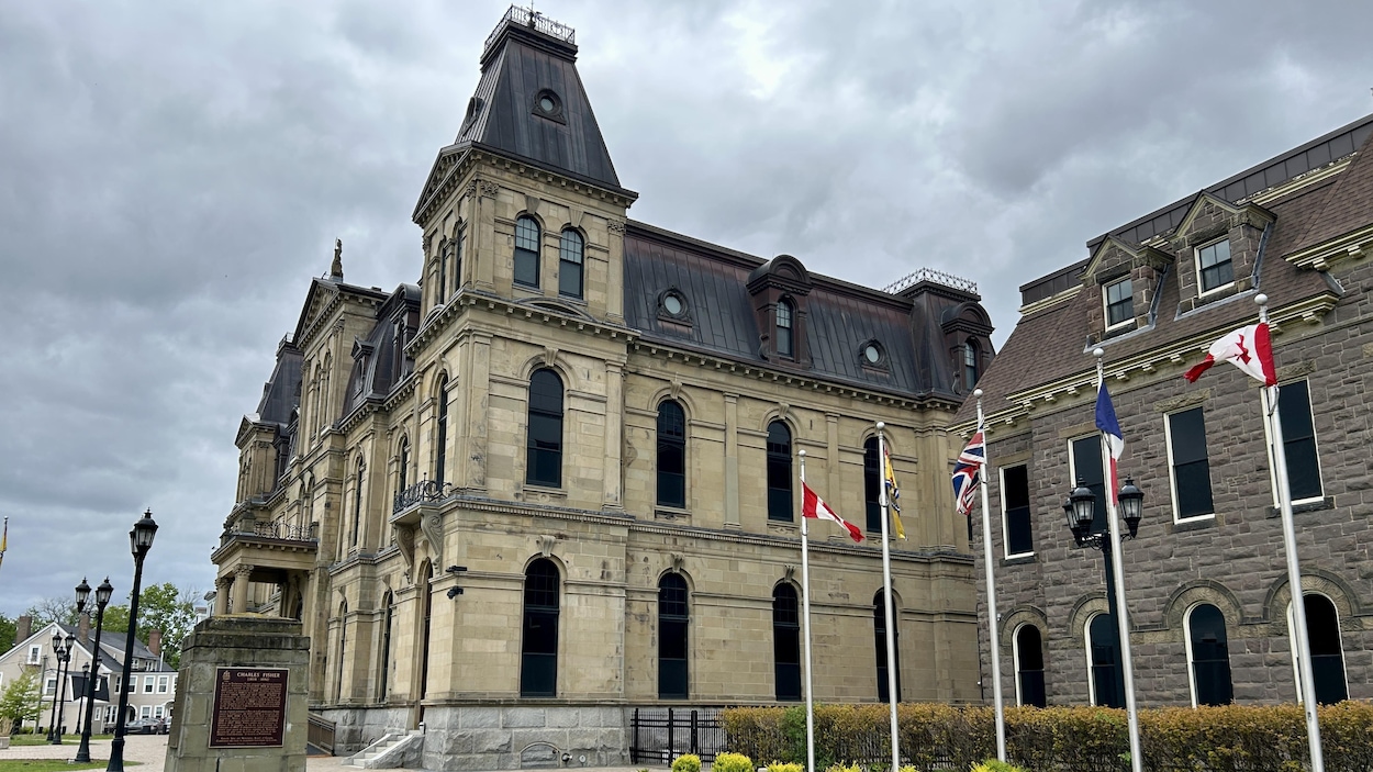 Un bilinguisme accru pour les hauts fonctionnaires de l’Assemblée législative