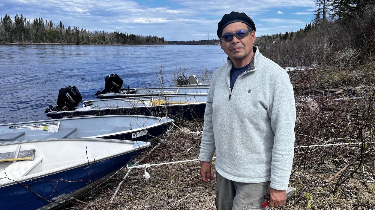 Initier les petits innus à la pêche au saumon