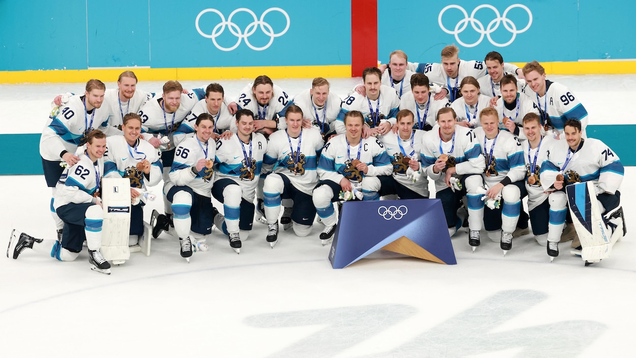 La Finlande défait aisément la Slovaquie en petite finale de hockey masculin