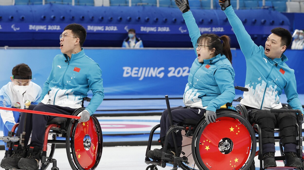 Beijing 2022 Winter Paralympic Games - Wheelchair Curling - Gold Medal Match - China v Sweden - National Aquatics Center, Beijing, China - March 12, 2022. Chen Jianxin of China, Zhang Mingliang of China and Yan Zhuo of China react. REUTERS/Peter Cziborra