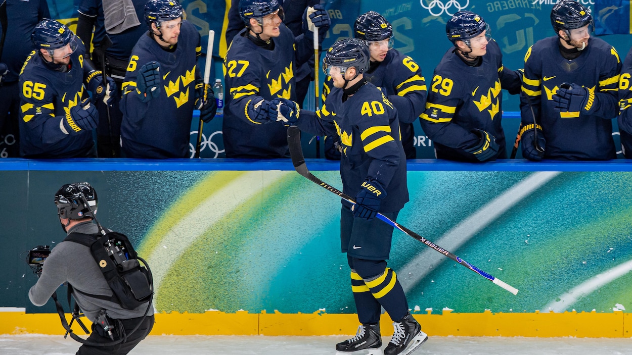 La Suède domine la Slovaquie 5 à 3 au hockey masculin