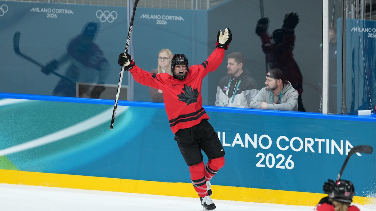 Hockey féminin : Une victoire convaincante pour le Canada contre la Tchéquie
