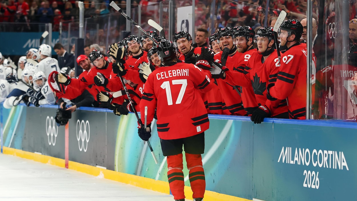 Les Canadiens s’éclatent contre les Français à leur dernier match du tour préliminaire