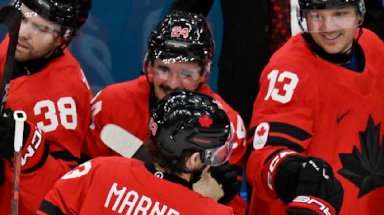 Hockey : Marner joue les héros en prolongation