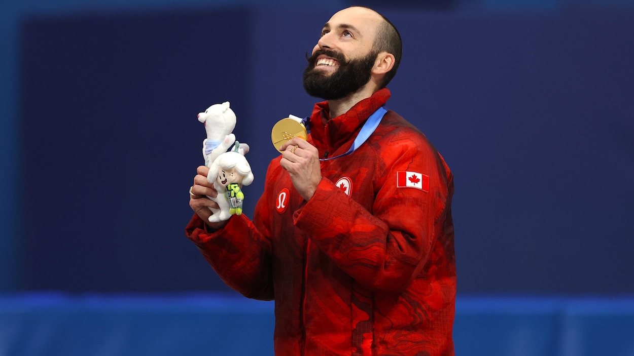 Steven Dubois savoure sa médaille d’or au 500 m