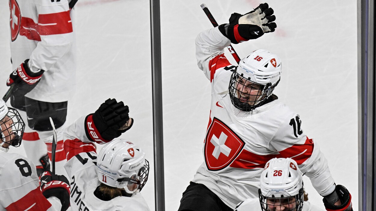 La Suisse élimine la Finlande et accède au carré d’as au hockey féminin
