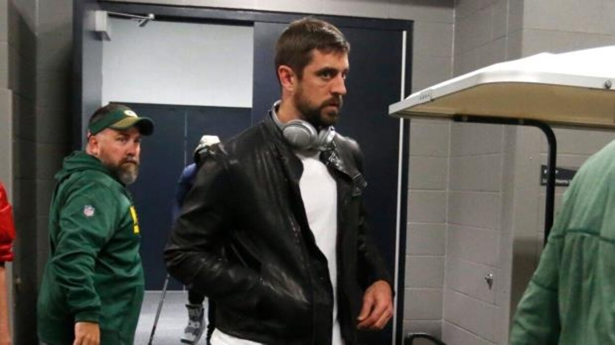 Aaron Rodgers à sa sortie du stade dimanche à Minneapolis Aaron Rodgers à sa sortie du stade dimanche à Minneapolis
