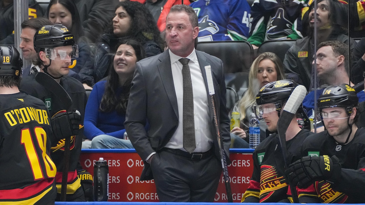 Les Canucks montrent la porte à Adam Foote