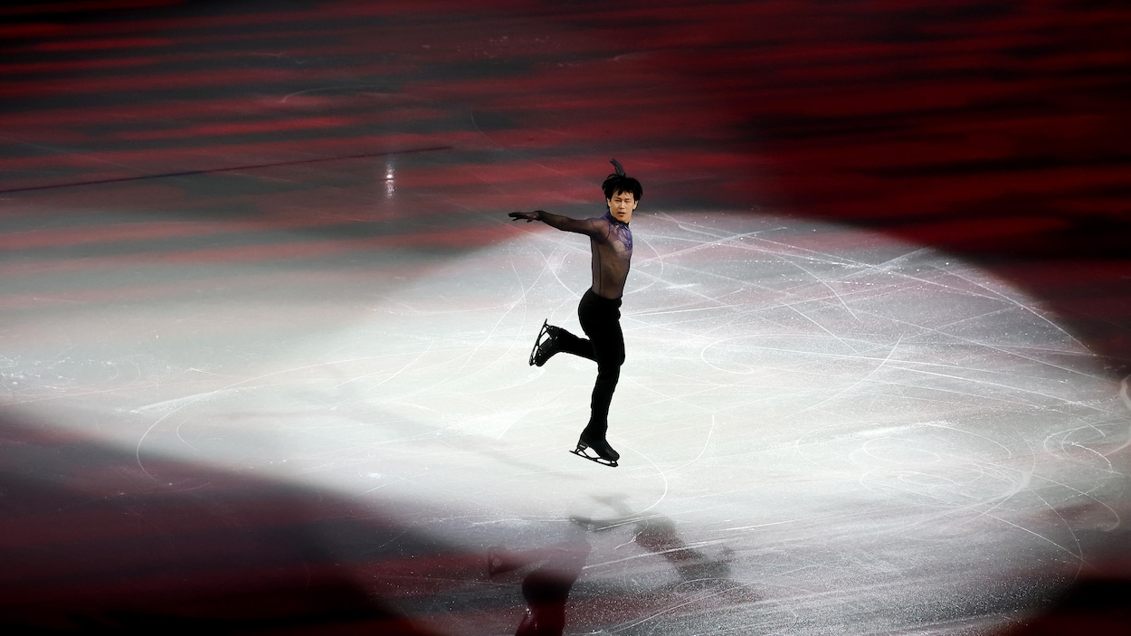 Le patineur Adam Siao Him Fa signe une victoire prometteuse à Angers