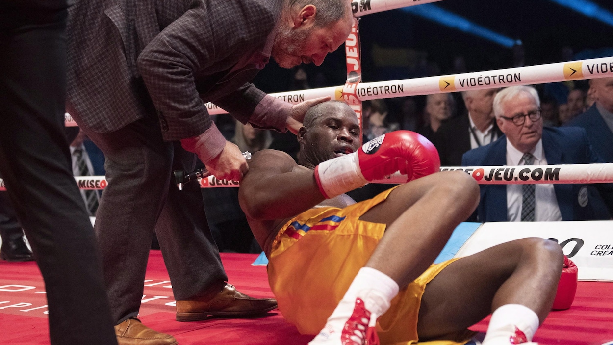 Adonis Stevenson est étendu sur le sol