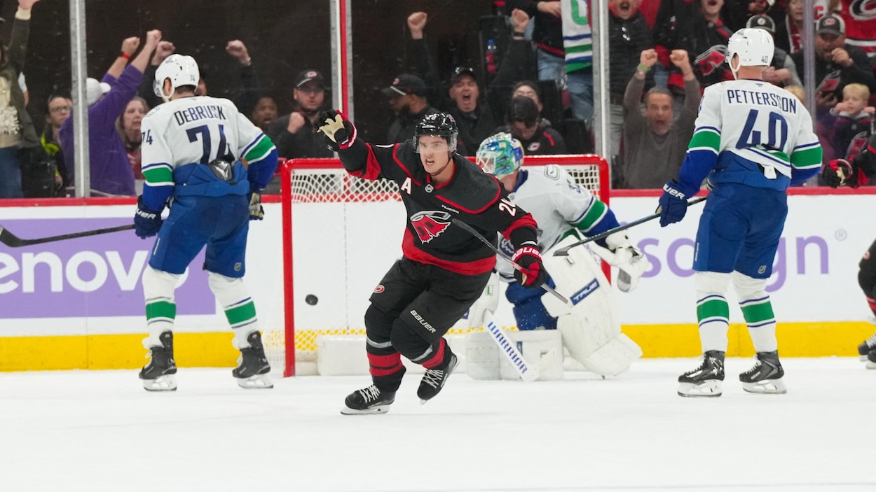 Sebastian Aho donne la victoire aux Hurricanes contre les Canucks