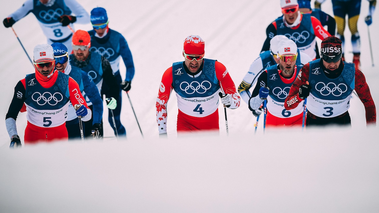 Alex Harvey (no 4) pendant l'épreuve du skiathlon des Jeux olympiques de Pyeongchang Alex Harvey (no 4) pendant l'épreuve du skiathlon des Jeux olympiques de Pyeongchang