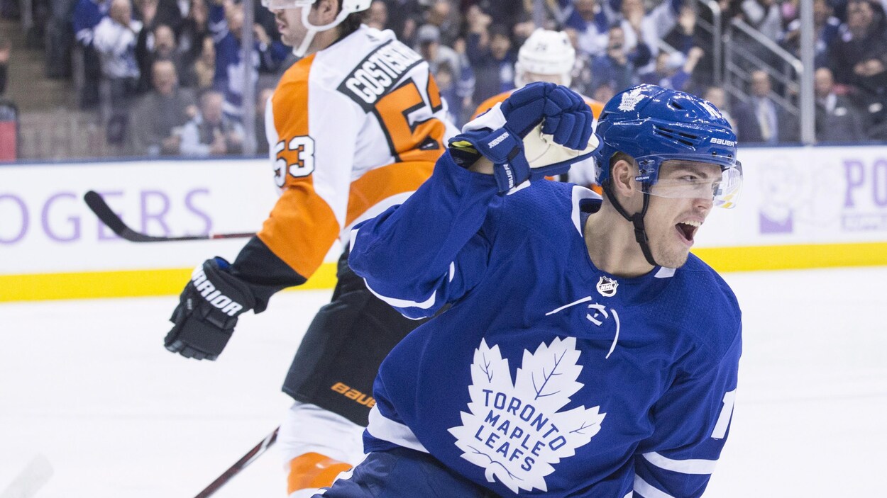 Andreas Johnsson célèbre un but contre les Flyers de Philadelphie.