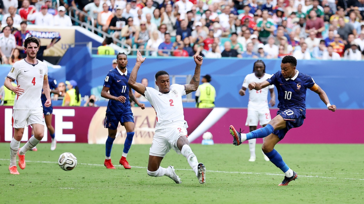 Mondial : l’Angleterre défait la France, Mbappé établit un nouveau record de buts
