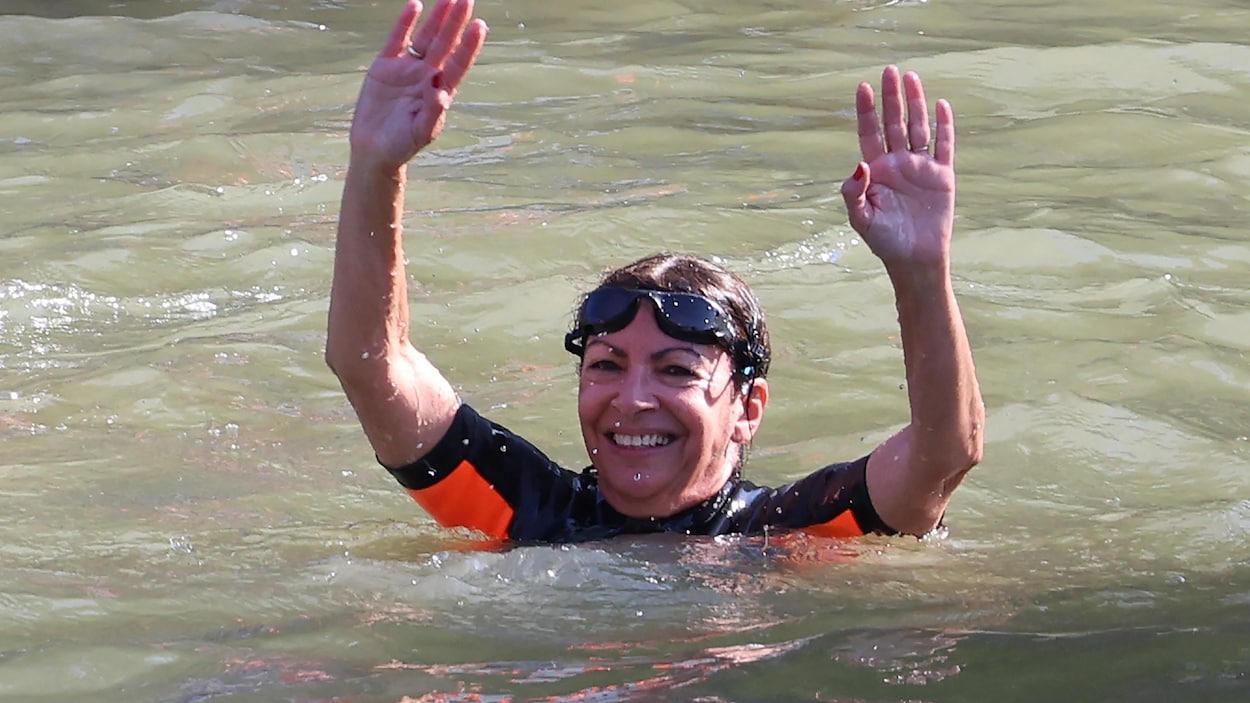 Baignade Symbolique De La Mairesse De Paris Dans La Seine | Jeux ...