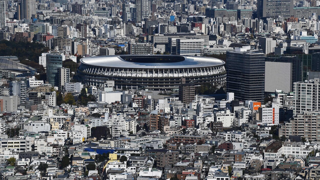 L'amphithéâtre de cinq étages contient 68 000 places.