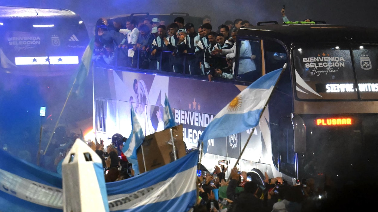 Mondial : des milliers de partisans fêtent la formation argentine à son retour