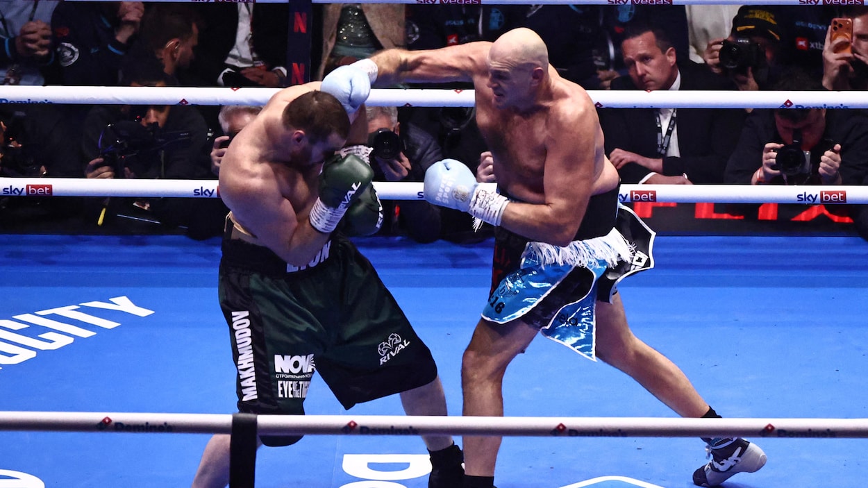 Tyson Fury gagne par décision unanime contre Arslanbek Makhmudov
