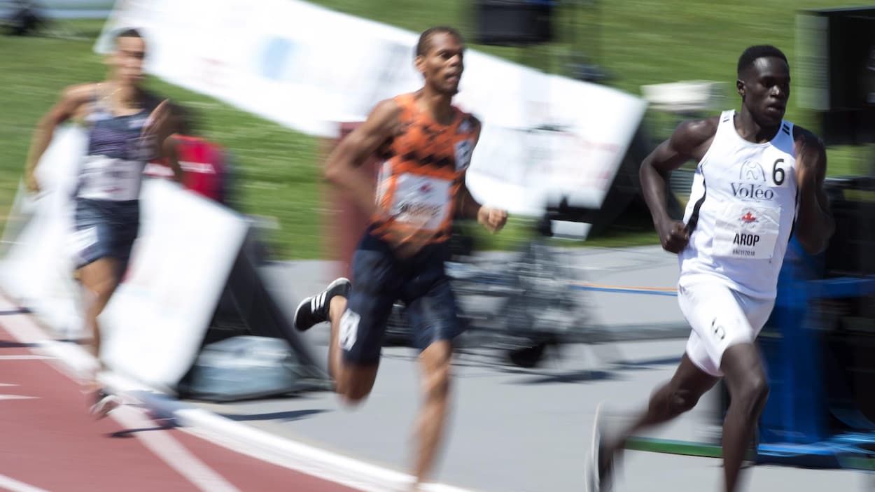 Marco Arop devance la compétition en finale du 800 m des Championnats canadiens d'athlétisme. Marco Arop devance la compétition en finale du 800 m des Championnats canadiens d'athlétisme.