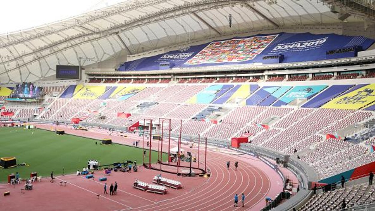Vue des sièges vides du stade