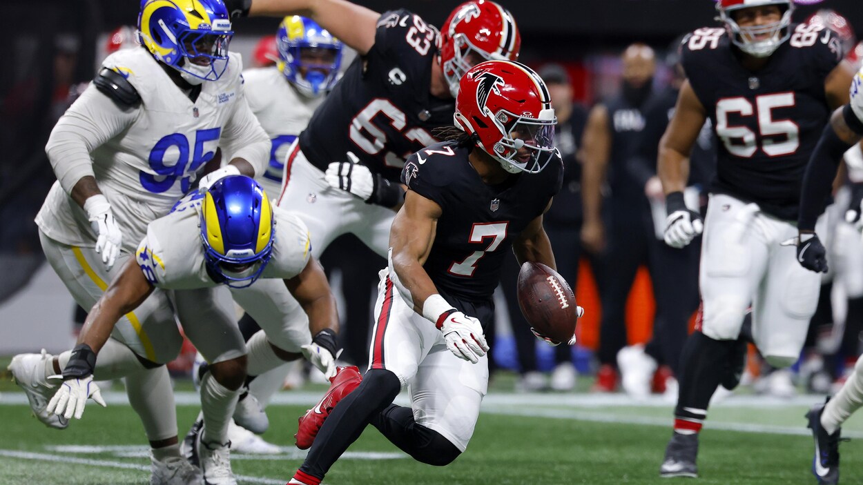 Bijan Robinson brille dans une victoire des Falcons face aux Rams
