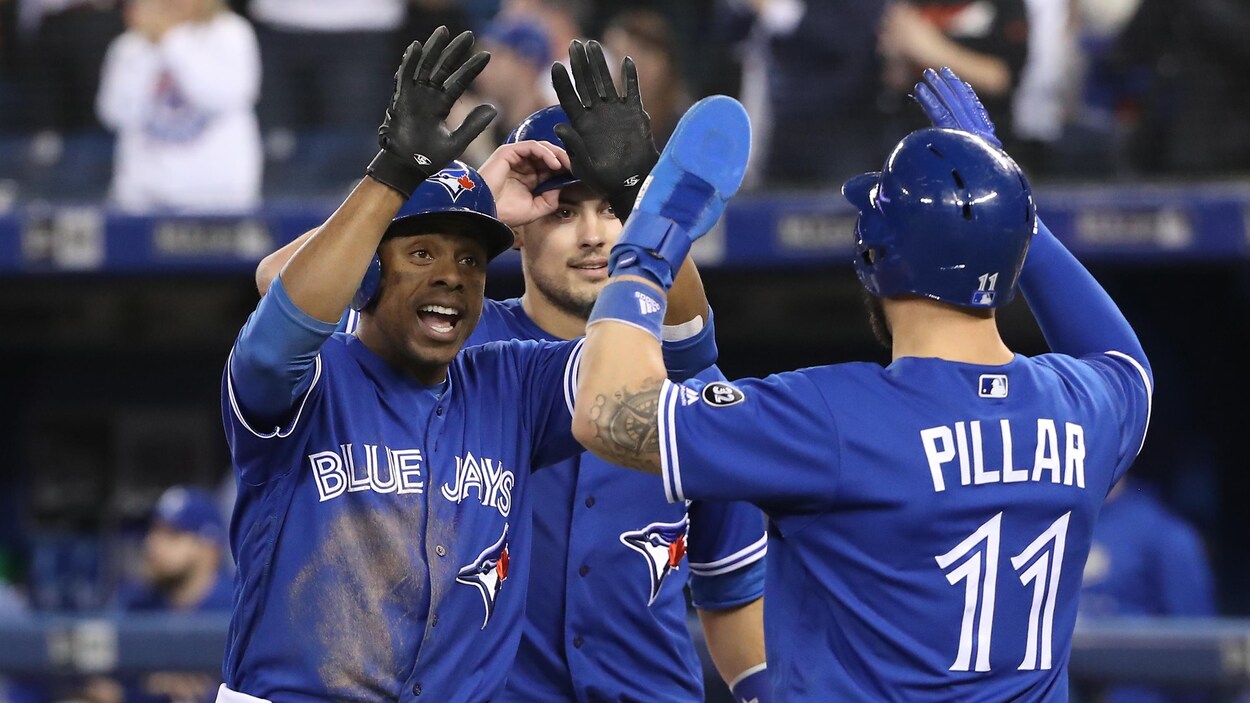 De gauche à droite : Curtis Granderson, Luke Maile et Kevin Pillar De gauche à droite : Curtis Granderson, Luke Maile et Kevin Pillar