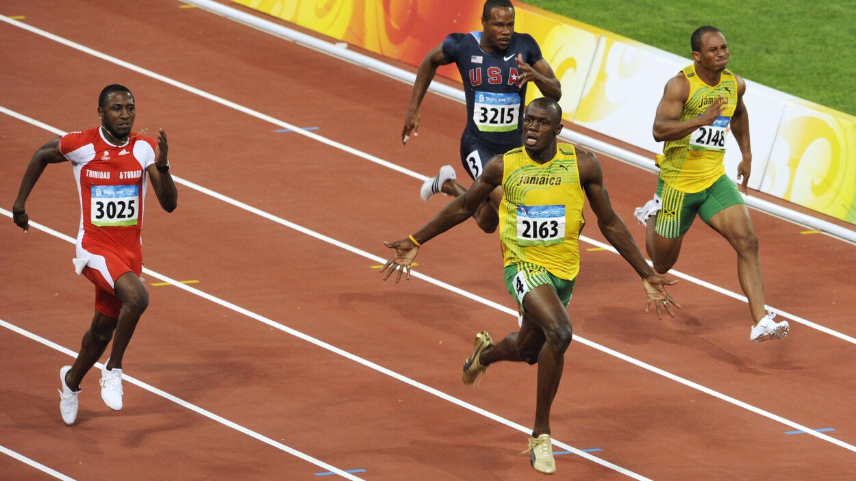 Usain Bolt remporte en 9,69 s la finale du 100 m aux Jeux olympiques de Pékin, en 2008.
