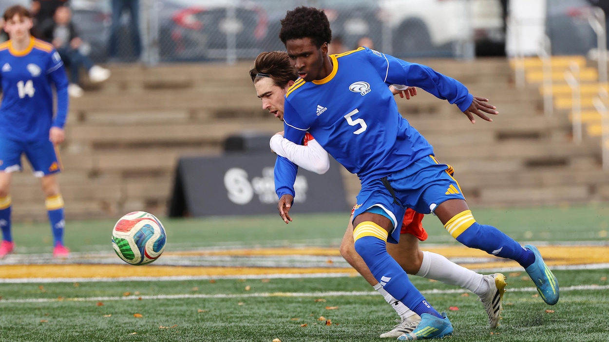 Soccer masculin : les Capers brisent le cœur des Aigles Bleus
