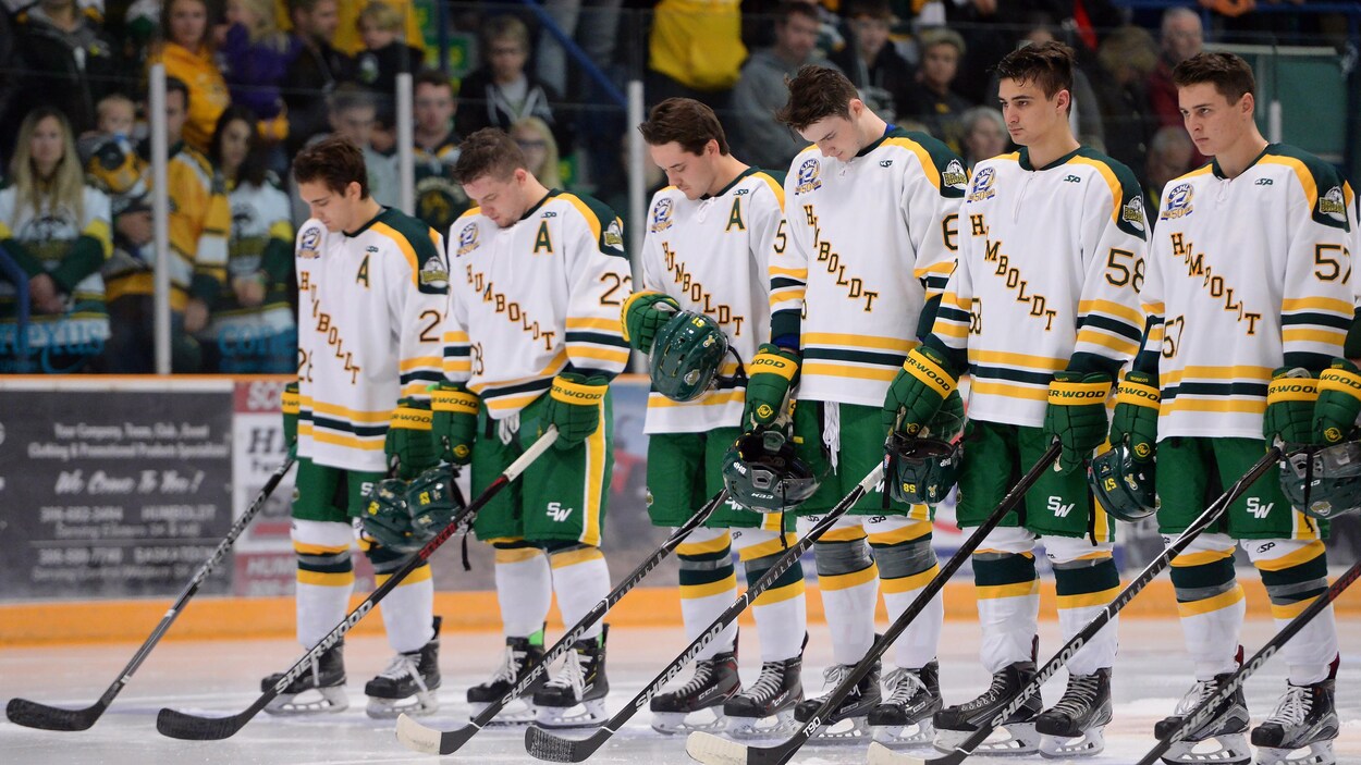 Les Broncos d'Humboldt lors de leur premier match depuis la tragédie
