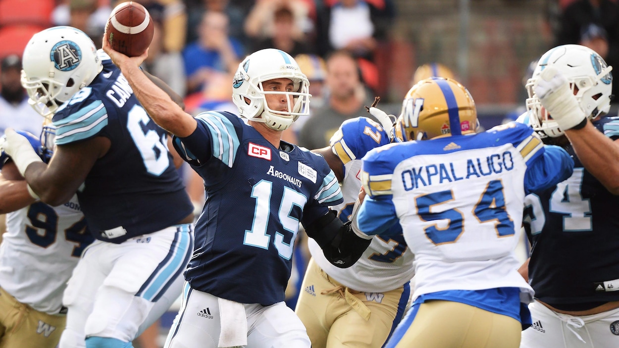 Le quart Ricky Ray (no 15) Le quart Ricky Ray (no 15)