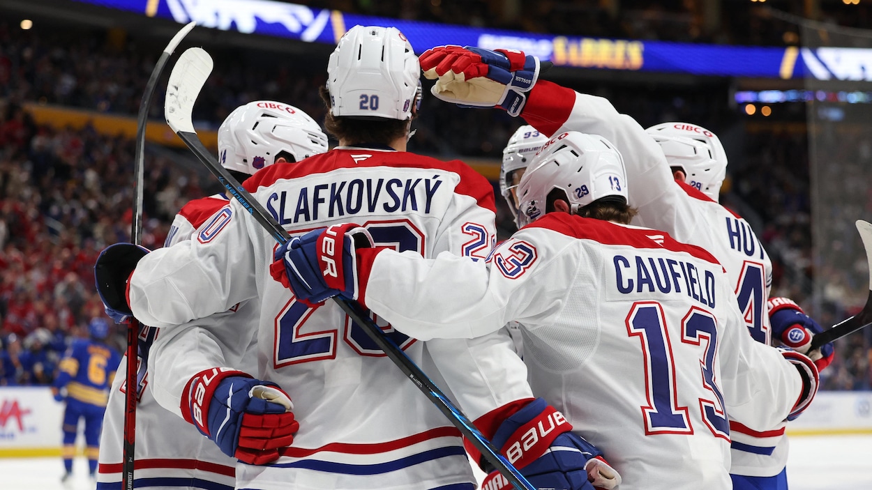 Un doublé de Cole Caufield mène le Canadien à la victoire à Buffalo