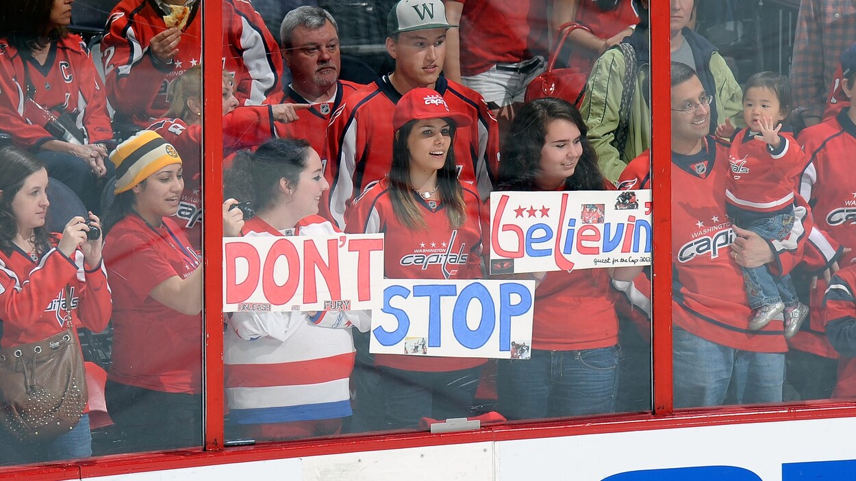 Des supporteurs des Capitals lors d'un match à Washington Des supporteurs des Capitals lors d'un match à Washington